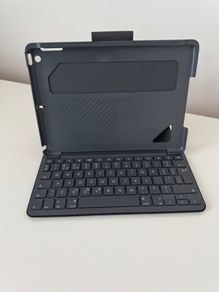 Logitech iPad folio keyboard case 1st gen - 6 gen