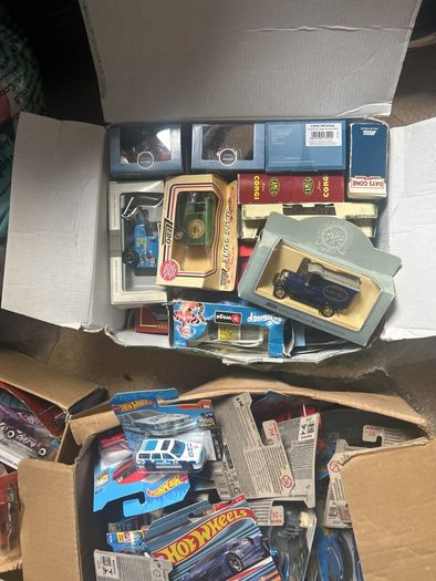 Hot wheels/Corgi/ledo cars