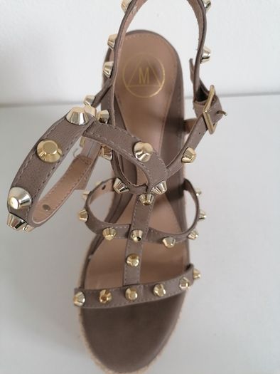 Studded shoes