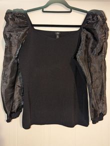 Stunning stylish long sleeves top from River Island