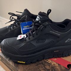Brand New Skechers Arch Fit Road Walkers, Men's Size 10 (EU 45) Water Proof / Air Cooled