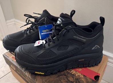 Brand New Skechers Arch Fit Road Walkers, Men's Size 10 (EU 45) Water Proof / Air Cooled