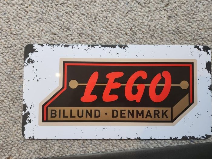 Lego 1950s retro tin