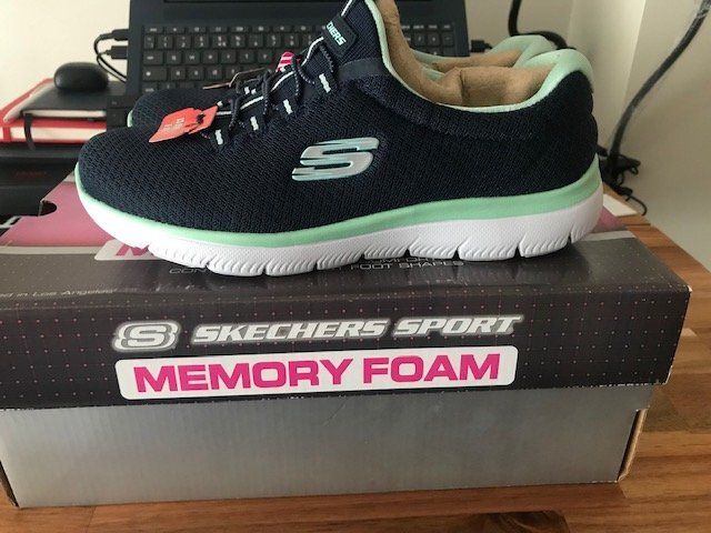 Womens Skechers Trainers Size: UK 3 / EUR 36