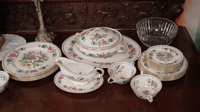 Aynsley Pembroke 34-Piece Fine Bone China Dinner Set for 6