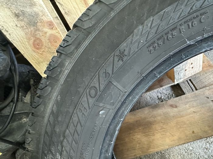 225/65/16 Continental Tyres X2 (Van Tyres)