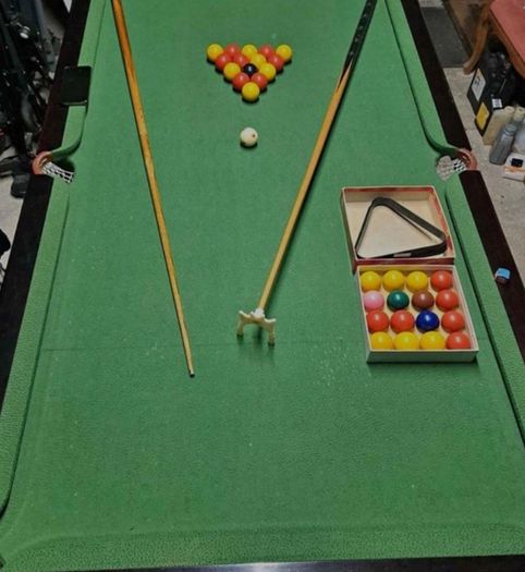 Pool table