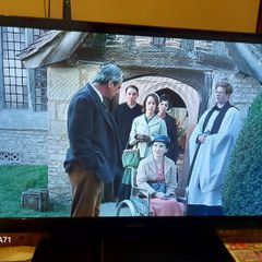 Walker 32 inch TV, Saorview, not smart, comes with remote control, Excellent condition