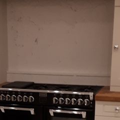 Quartz splashback and shelf