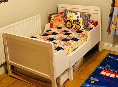 Toddler extendable bed and mattress