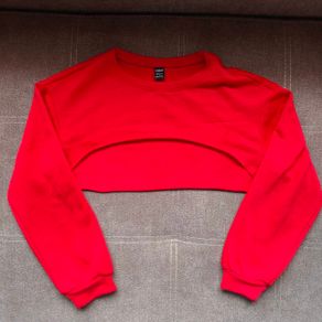 Red Drop Shoulder Super Crop Pullover, size 10