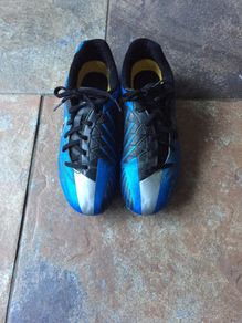 Nike sports boots size 5