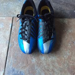 Nike sports boots size 5