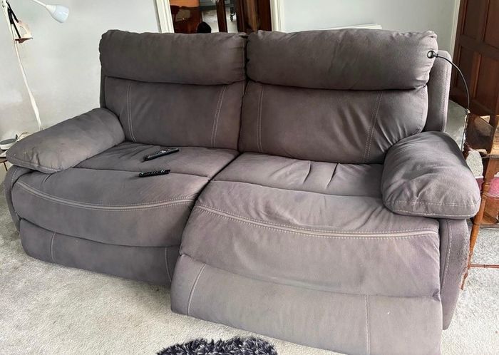 Electric reclining couch