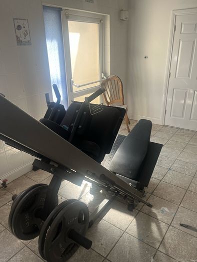 Leg Press x Hack Squat Machine
