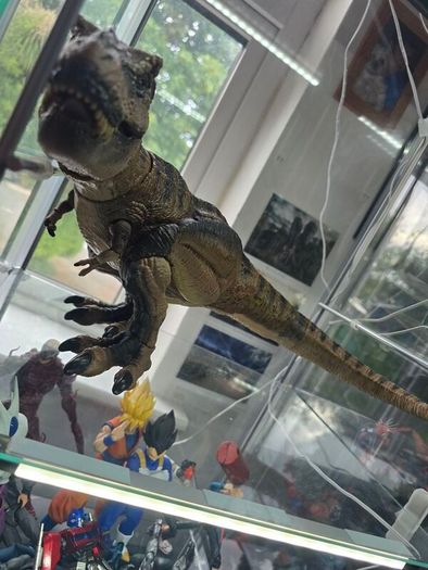 Mattel Jurassic World Jurassic Park Hammond Collection Tyrannosaurus Rex Dinosaur Figure, 24in Long with 14 Movable Joints, Movie Collectible