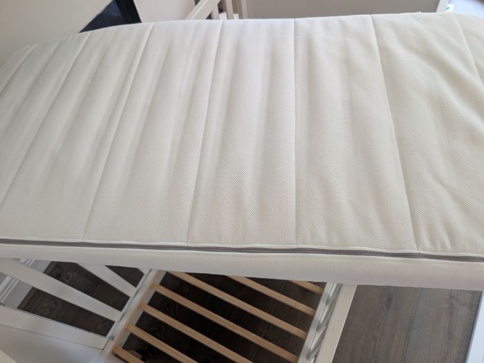 Elegant white wooden Baby cot