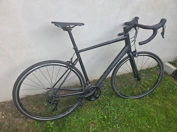 Cube attain road bike