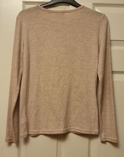 Age 9 / 10 Years  - A Lovely Soft Knit Top with Cute Pearl Logo - Read Carefully