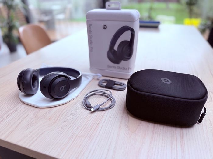 Beats Studio Pro Wireless Headphones Navy Brand New Apple Replacement