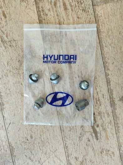 Hyundai lock nuts