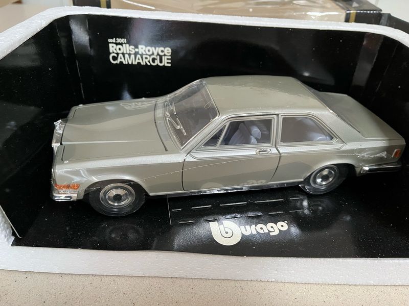 ROLLS ROYCE CAMARGUE 1/18 BURAGO COD 3001