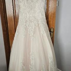 Wedding dress. Size 12. Brand new. Stunning dress! Heavily beaded. Fabulous pink underlay.
