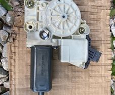 07  Avensis window motor