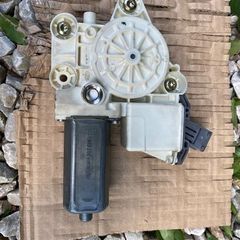 07  Avensis window motor