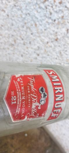 Smirnoff volka 3 litre bottle ,,with cork ,nice patina condition, handy for 1 or 2 euro coins ,etc ,,or display advertising item for home bar etc ,sold as is,