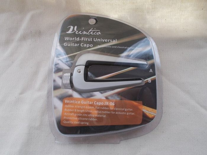 Veintico Universal Guitar Capo (Acoustic/Classical)