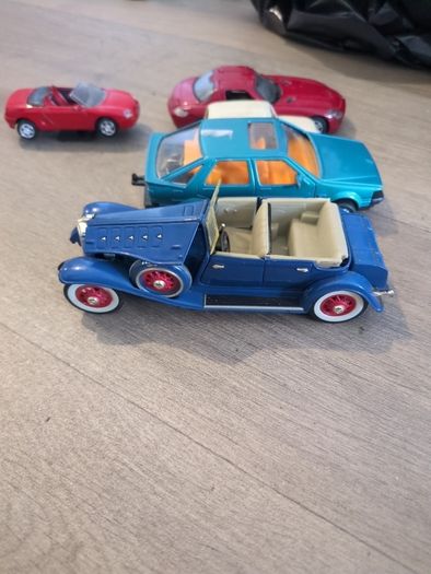 Vintage Die-Cast Model Car Collection - Corgi, Maisto, Matchbox