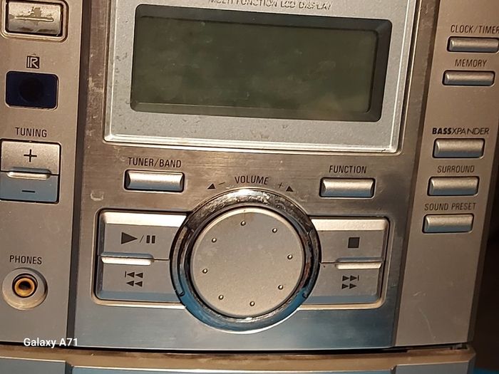 Sanyo Mini HiFi System, Radio, CD and Tape Cassette, Model DC-DA100, with 2 Sanyo Speakers, and Remote Control