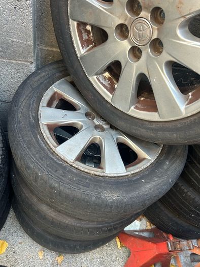 5 Alloys and tyres for avensis 2007-09
