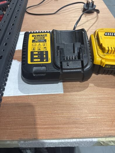 batteries and charger dewalt 5.0Ah