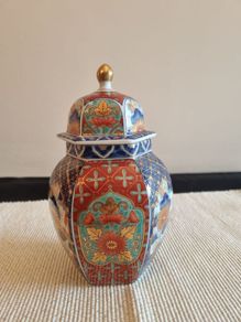 Japanese Imari lided temple jar