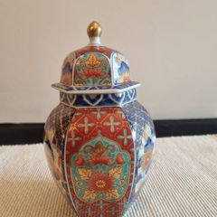 Japanese Imari lided temple jar