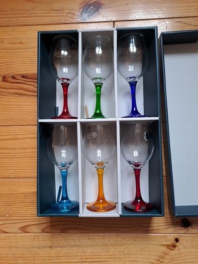 BNIB Newgrange Rainbow Vienna Wine Glasses