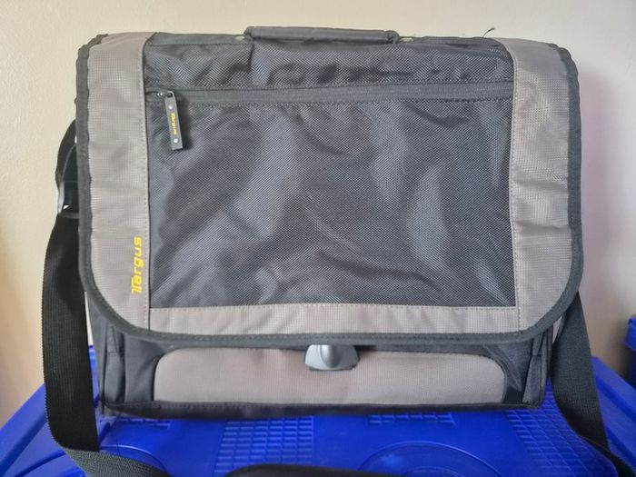 Targus CityGear Laptop Messenger Bag