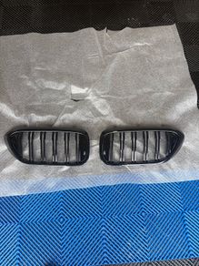 Gloss black kidney grill G30 bmw