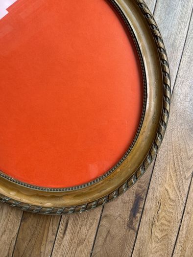 Antique Oval Gold picture frame with decorative rope & twist moulding
