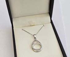 Brand New 925 Silver Pendant & Chain
