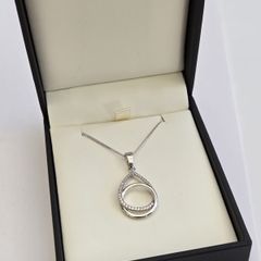 Brand New 925 Silver Pendant & Chain