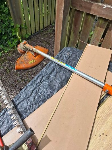 petrol hedge cutter and strimmer