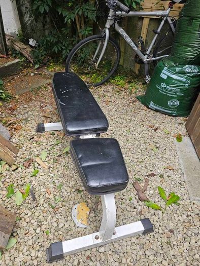 8 interlock mats and bench