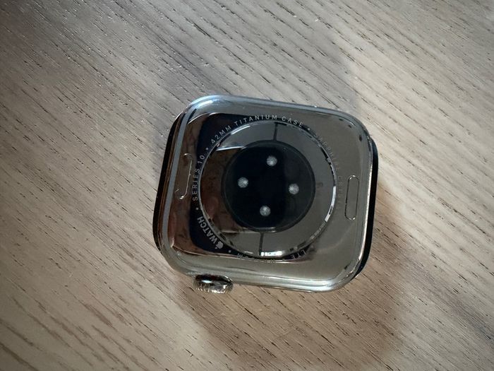 Apple Watch Series 10, 42mm Natural Titanium, Cellular
