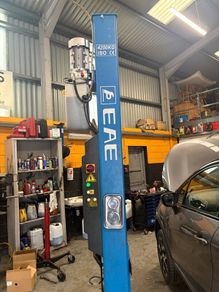 Vehicle Hoist 2 Poster 4200KG