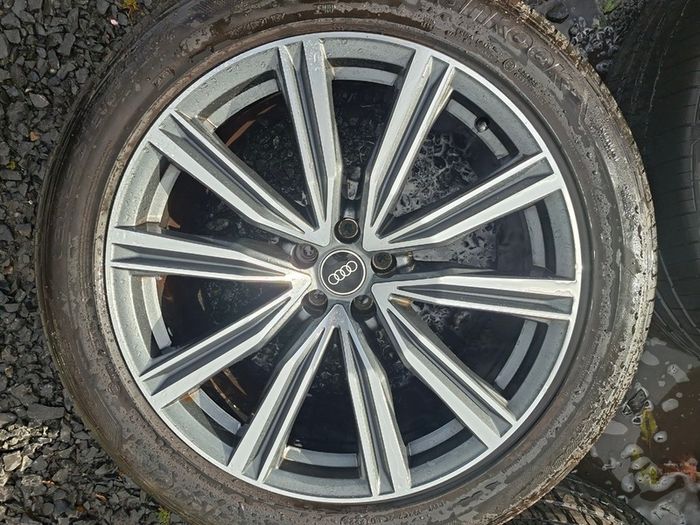 21" Genuine Audi Q8 S Line Alloys with tyres