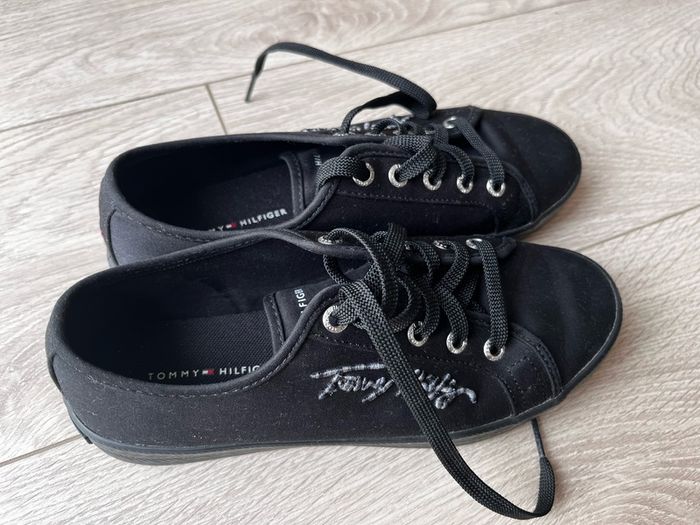 Tommy Hilfiger girl canvas trainers