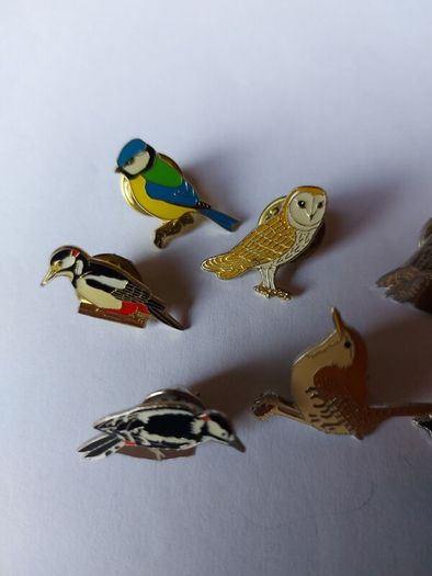 Eight Birds, Lapel Pin/Badges/Brooches